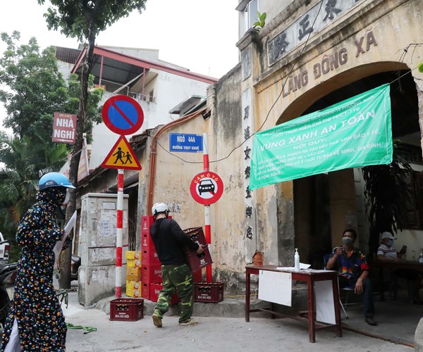 Cổng làng trăm tuổi, chốt 