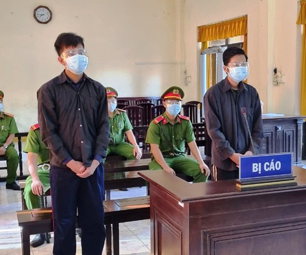 Kiên Giang: Phạt 30 tháng tù hai đối tượng tấn công người thi hành công vụ - Anh 1