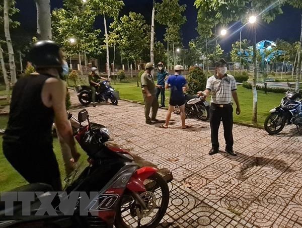 Bình Phước xử lý nhiều thanh niên tập trung vui chơi bất chấp lệnh cấm - Anh 1