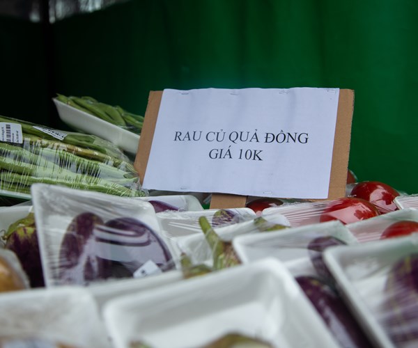 Hà Nội: Gian hàng không người bán giữa “mùa” Covid, chẳng lo mất tiền - Anh 2