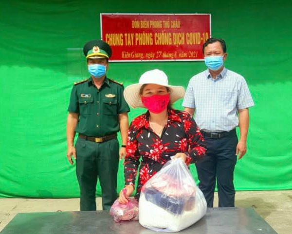 Thắm tình quân dân nơi đảo xa Thổ Châu - Anh 1