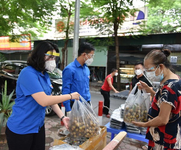 Ấm áp chương trình “Triệu bữa cơm – Tấm lòng doanh nghiệp trẻ Hà Nội” - Anh 8