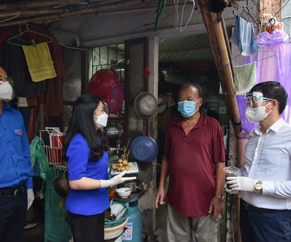 Ấm áp chương trình “Triệu bữa cơm – Tấm lòng doanh nghiệp trẻ Hà Nội” - Anh 10