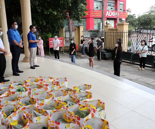 Ha Noi: Phuong Dich Vong Hau ho tro sinh vien gap kho khan do Covid-19 - Anh 1
