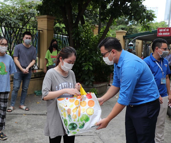 Ha Noi: Phuong Dich Vong Hau ho tro sinh vien gap kho khan do Covid-19 - Anh 7