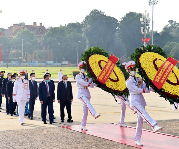 Lanh dao Dang va Nha nuoc vao Lang vieng Chu tich Ho Chi Minh - Anh 1