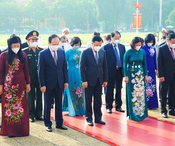 Lanh dao Dang va Nha nuoc vao Lang vieng Chu tich Ho Chi Minh - Anh 8
