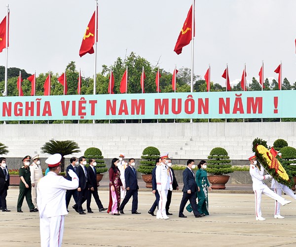 Lanh dao Dang va Nha nuoc vao Lang vieng Chu tich Ho Chi Minh - Anh 5
