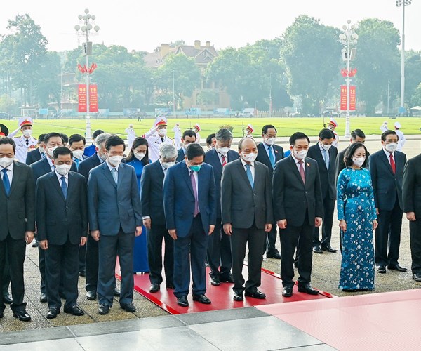 Lanh dao Dang va Nha nuoc vao Lang vieng Chu tich Ho Chi Minh - Anh 2
