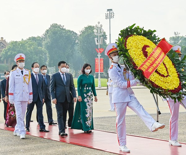 Lanh dao Dang va Nha nuoc vao Lang vieng Chu tich Ho Chi Minh - Anh 10
