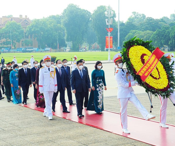 Lanh dao Dang va Nha nuoc vao Lang vieng Chu tich Ho Chi Minh - Anh 9