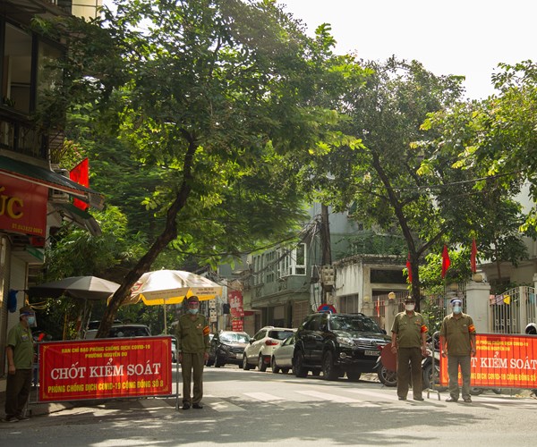 Hà Nội đón Tết Độc lập trong bình lặng và cờ đỏ - Anh 12