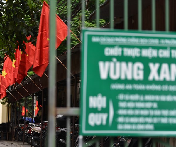 Hà Nội đón Tết Độc lập trong bình lặng và cờ đỏ - Anh 8