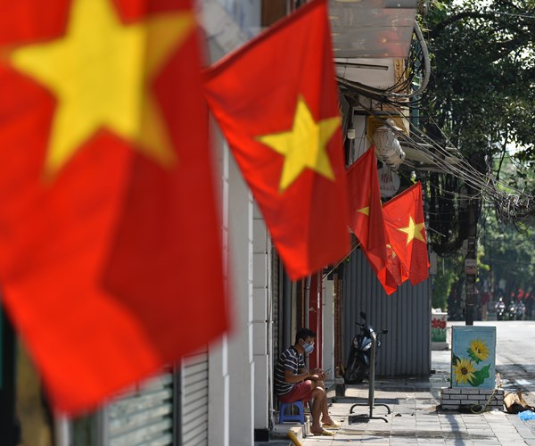 Hà Nội đón Tết Độc lập trong bình lặng và cờ đỏ - Anh 10