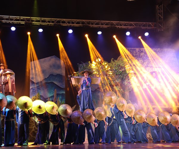 Hỗ trợ nghệ sĩ bị ảnh hưởng bởi dịch bệnh: Không vì một vài cái tên mà phủ nhận cả chính sách - Anh 1