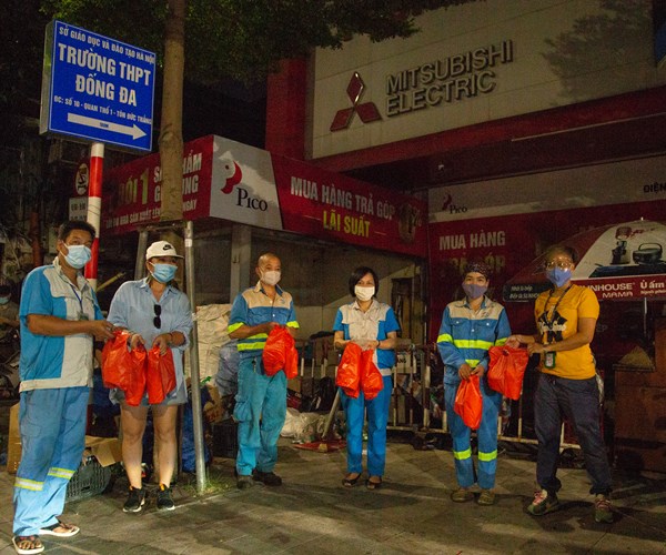 Lan tỏa yêu thương từ những suất phở trao tặng lao công giữa mùa dịch - Anh 6