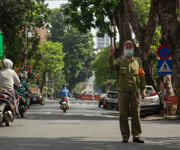 Hà Nội: Cựu chiến binh phường Nguyễn Du góp sức chống Covid-19 - Anh 8