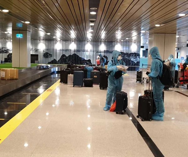 Sân bay Vân Đồn đón chuyến bay thí điểm 'hộ chiếu vắc xin' đầu tiên - Anh 1