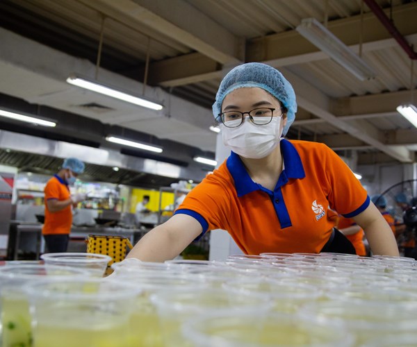 "Bếp Thạch Sanh" tặng gần 350 suất ăn 0 đồng tới lực lượng tuyến đầu chống dịch - ảnh 3