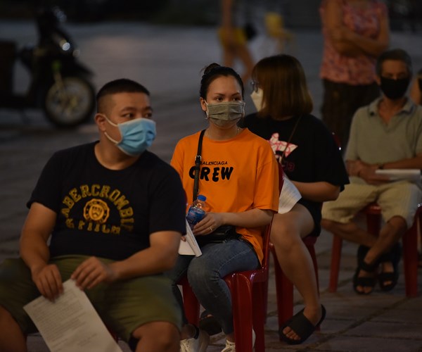 Hà Nội: Tiêm gần 2000 mũi vắc xin cho người dân trong đêm - Anh 8