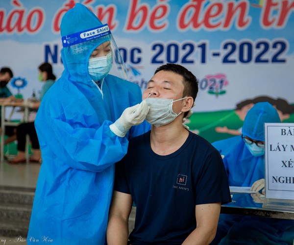 Phường Xuân Đỉnh: Thực hiện tiêm chủng kết hợp tuyên truyền, hướng dẫn người dân phòng dịch - Anh 5