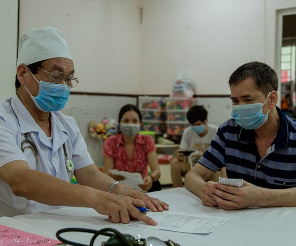 Phường Xuân Đỉnh: Thực hiện tiêm chủng kết hợp tuyên truyền, hướng dẫn người dân phòng dịch - Anh 12