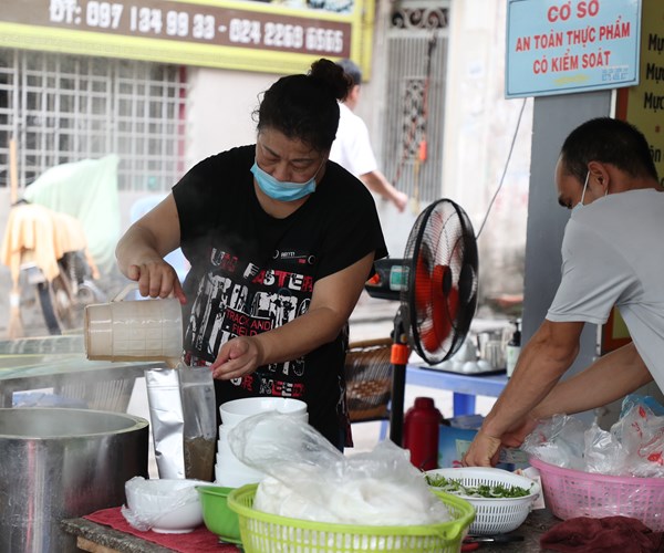 Hang quan o cac dia ban an toan cua  Ha Noi don khach tro lai - Anh 6