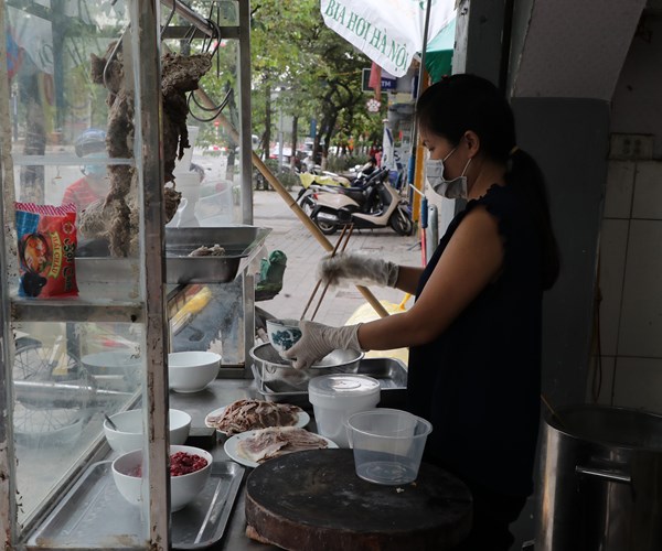 Hang quan o cac dia ban an toan cua  Ha Noi don khach tro lai - Anh 7
