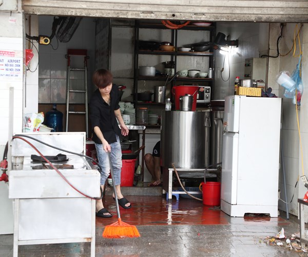 Hang quan o cac dia ban an toan cua  Ha Noi don khach tro lai - Anh 8