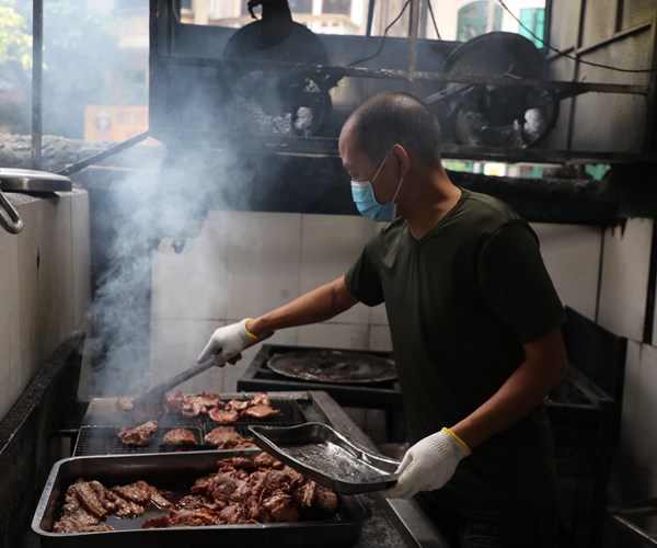Hang quan o cac dia ban an toan cua  Ha Noi don khach tro lai - Anh 11