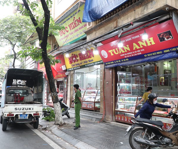 Hang quan o cac dia ban an toan cua  Ha Noi don khach tro lai - Anh 13