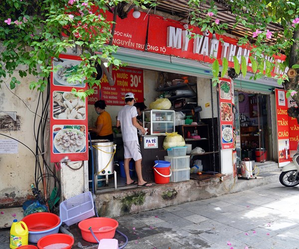 Hang quan o cac dia ban an toan cua  Ha Noi don khach tro lai - Anh 2