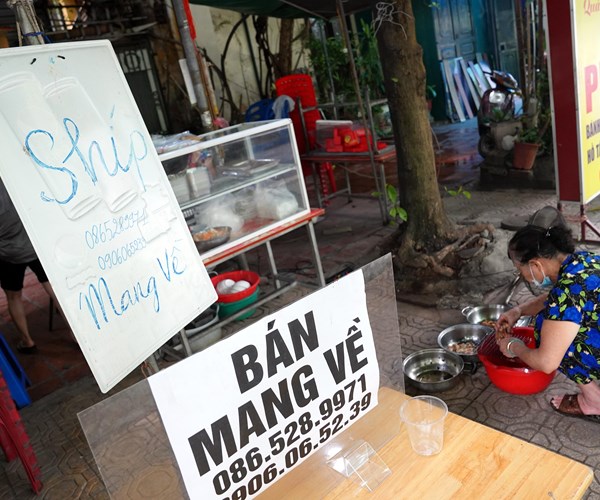 Hang quan o cac dia ban an toan cua  Ha Noi don khach tro lai - Anh 3