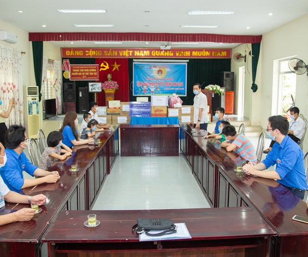 Đưa Tết Trung thu về với các em nhỏ có hoàn cảnh đặc biệt - Anh 1