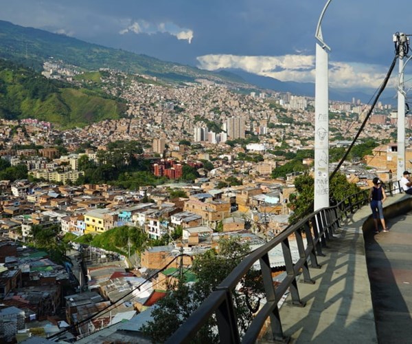 Từ thành phố nguy hiểm đến điểm “nóng” về du lịch - Anh 1