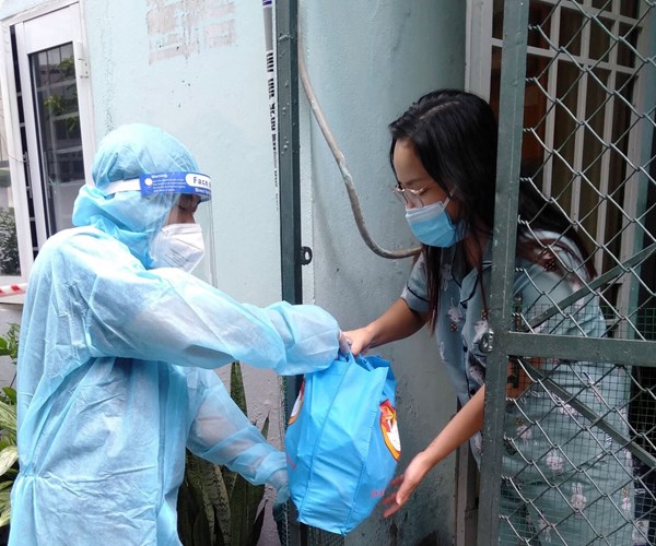 Thủ tướng yêu cầu TPHCM khẩn trương rà soát, kịp thời hỗ trợ người dân khó khăn - Anh 1
