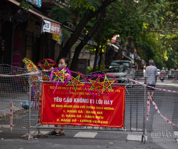 Tiểu thương tại phố Hàng Mã: 