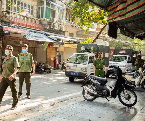 Tiểu thương tại phố Hàng Mã: 