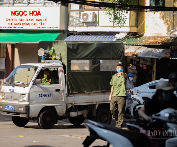 Nườm nượp người đổ về Hàng Mã mua đồ chơi Trung thu - Anh 15