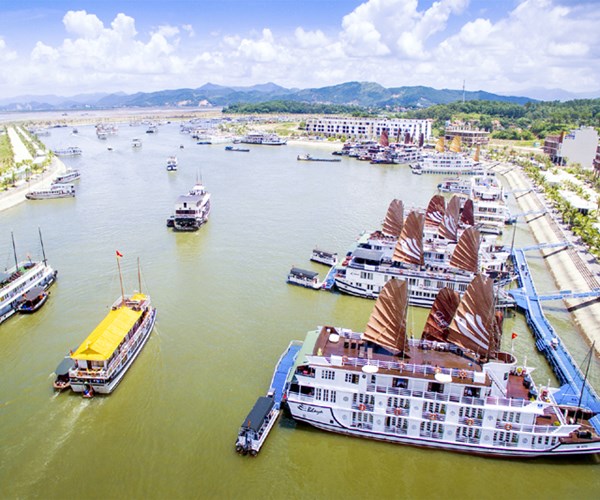 Quang Ninh: Don khach voi mo hinh du lich luu tru dai ngay, dich vu khep kin - Anh 1