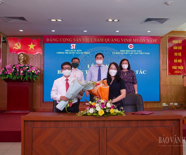 Nhà Xuất bản Chính trị Quốc gia Sự thật mở rộng hợp tác về bảo hộ bản quyền - Anh 1