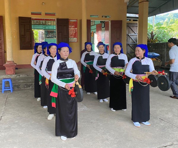 Bảo tồn văn hóa truyền thống dân tộc Dao, Mường gắn với phát triển du lịch - Anh 2