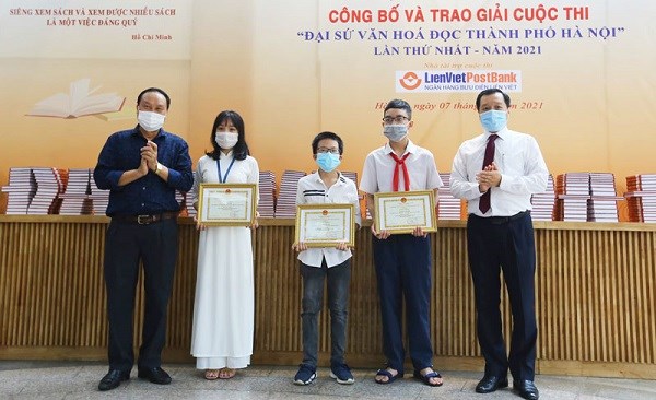 Trao giải cuộc thi Đại sứ văn hóa đọc Hà Nội lần thứ nhất - Anh 1