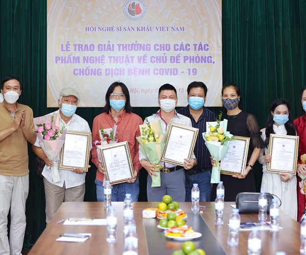 Trao Giải thưởng cho các tác phẩm nghệ thuật về phòng, chống COVID-19 - Anh 3