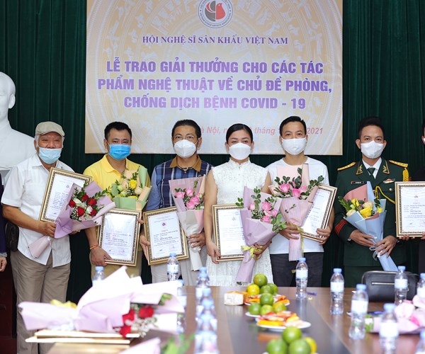 Trao Giải thưởng cho các tác phẩm nghệ thuật về phòng, chống COVID-19 - Anh 2