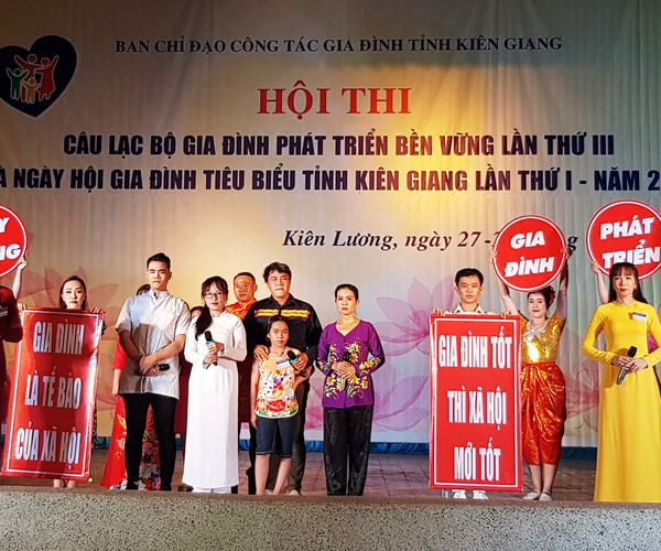 Phụ nữ Kiên Giang với xây dựng gia đình hạnh phúc, bền vững - Anh 1