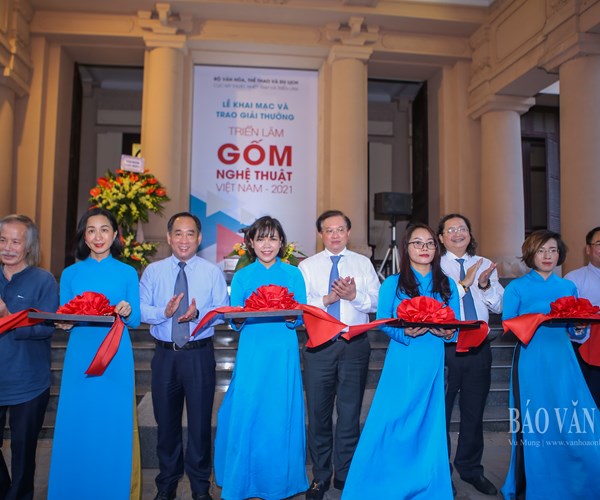 Hơi thở thời đại ở Triển lãm Gốm Nghệ thuật Việt Nam - 2021 - Anh 1