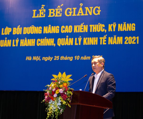 Bế giảng lớp Bồi dưỡng nâng cao kiến thức, kỹ năng quản lý hành chính, quản lý kinh tế năm 2021 - Anh 2