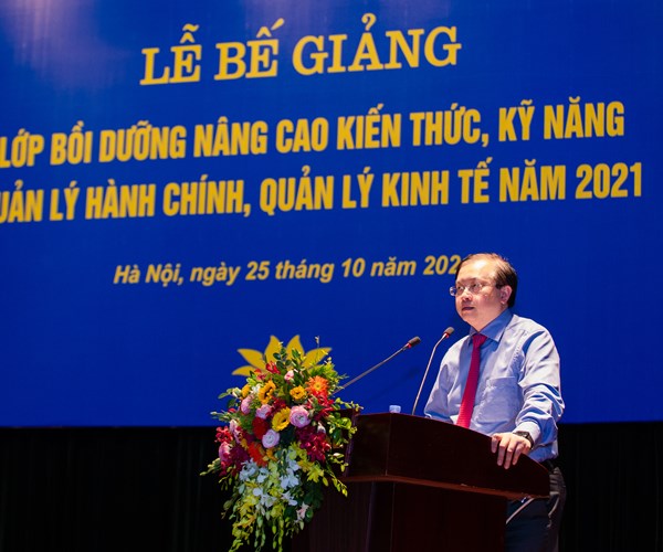 Bế giảng lớp Bồi dưỡng nâng cao kiến thức, kỹ năng quản lý hành chính, quản lý kinh tế năm 2021 - Anh 1