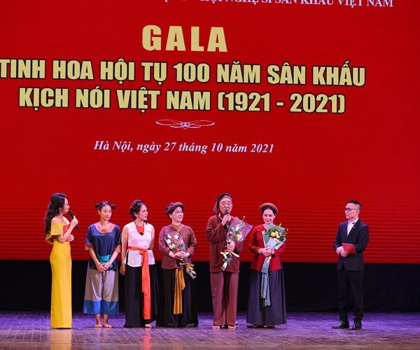 Các thế hệ nghệ sĩ kịch nói hội tụ tại Gala “Tinh hoa hội tụ 100 năm sân khấu kịch nói” - Anh 5